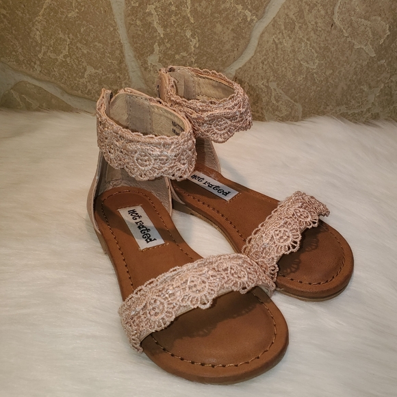 GIRLS SANDALS NOT RATED - Picture 4 of 12